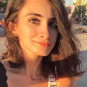 Meet your Posher, Lara